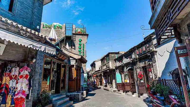 The Yandai Xiejie market in Beijing